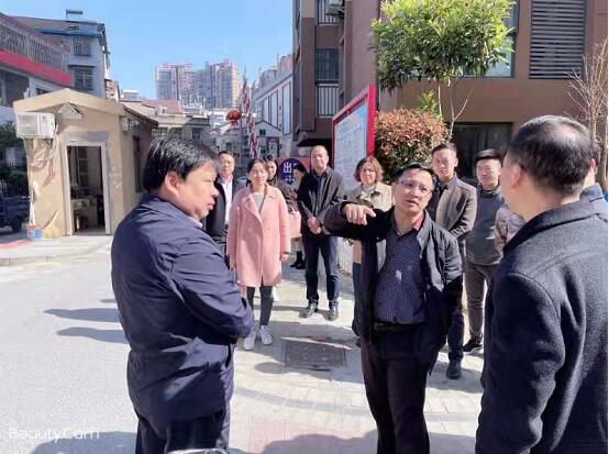 县委副书记、政法委书记调研时代广场小区党支部阵地建设情况